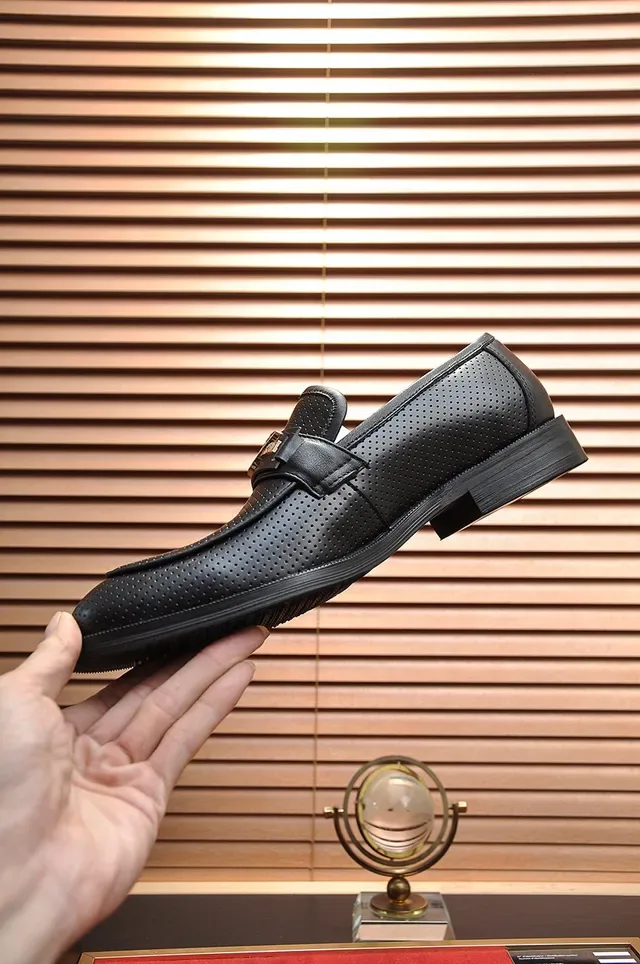 Giorgio Armani Cuir Perforé Eagle-Buckle Mocassins 6