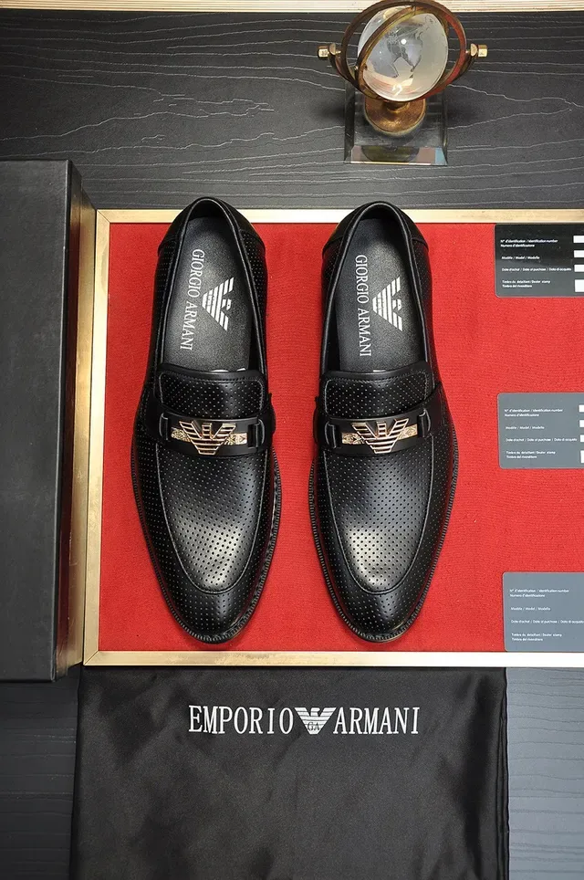 Giorgio Armani Cuir Perforé Eagle-Buckle Mocassins 9