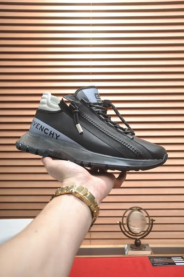Givenchy City Sport 黑银生活方式运动鞋 2