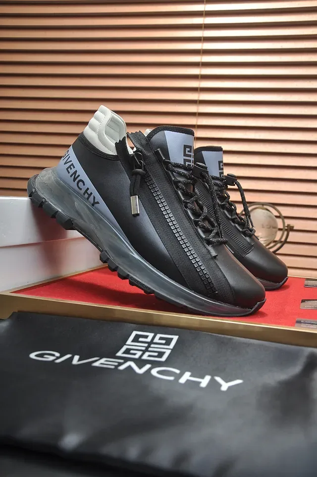 Givenchy City Sport 黑银生活方式运动鞋 4