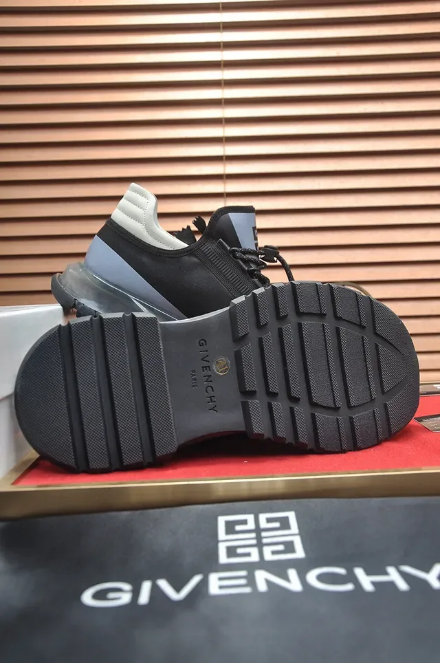 Givenchy City Sport 黑银生活方式运动鞋 7