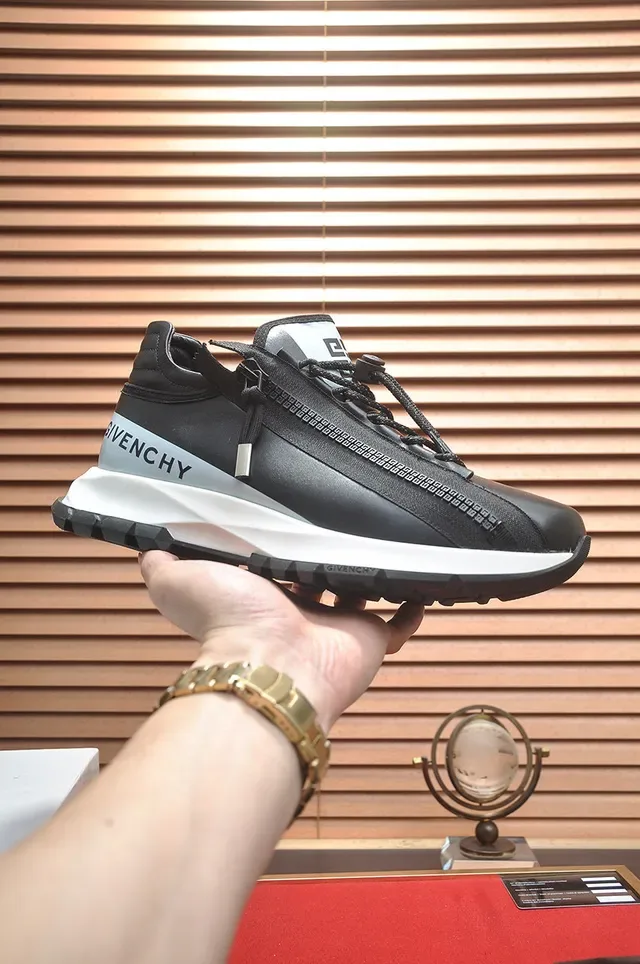 Givenchy City Sport Negro y Blanco Lifestyle Sneakers 2