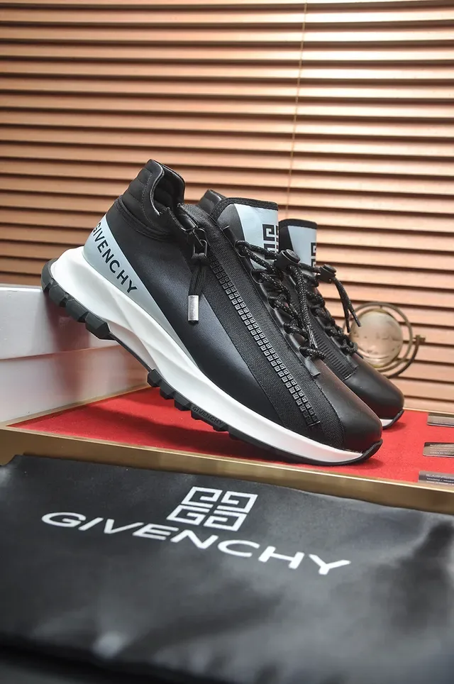 Givenchy City Sport Negro y Blanco Lifestyle Sneakers 4