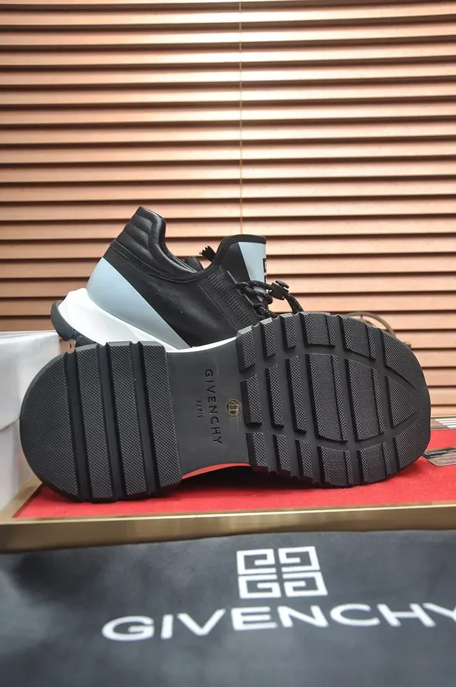 Givenchy City Sport Negro y Blanco Lifestyle Sneakers 7