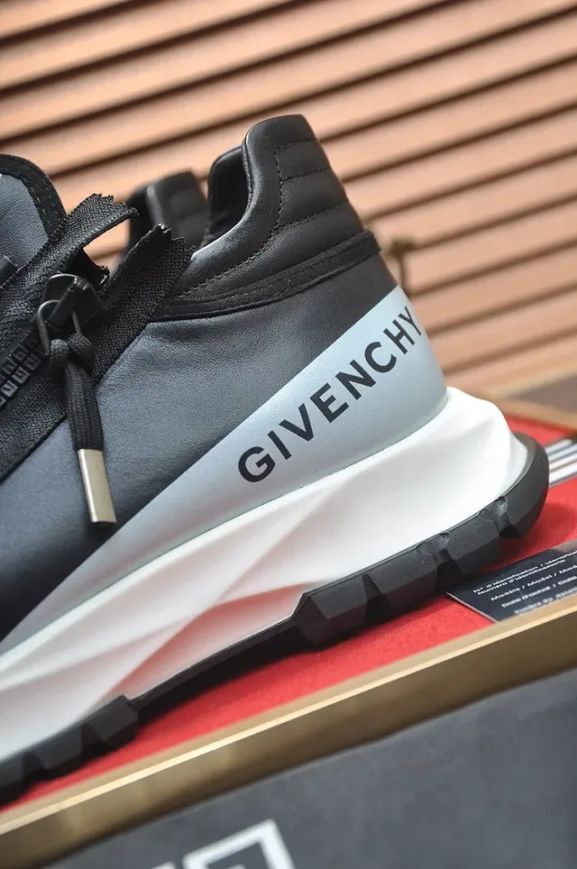 Givenchy City Sport Negro y Blanco Lifestyle Sneakers 9
