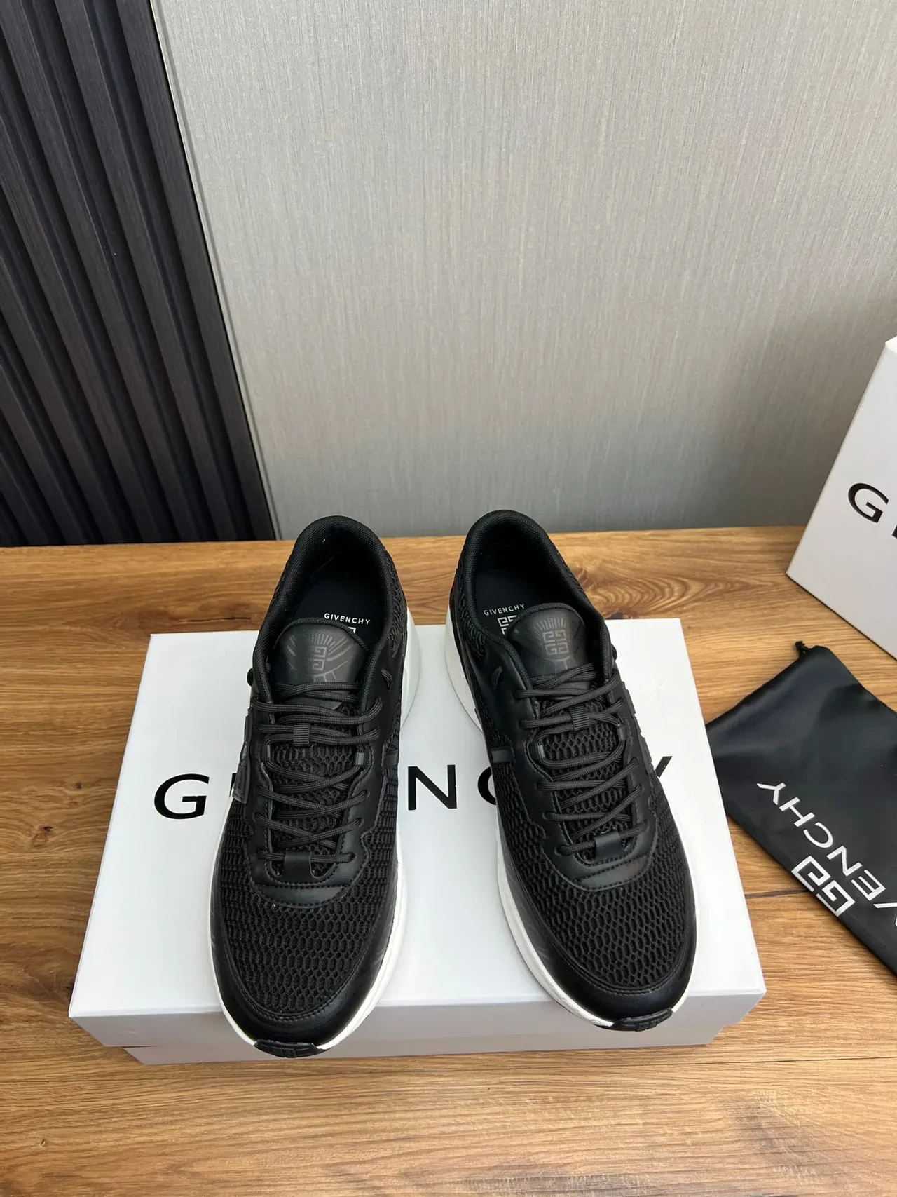 Givenchy City Sport sneakers chunky noirs maille et blancs 2