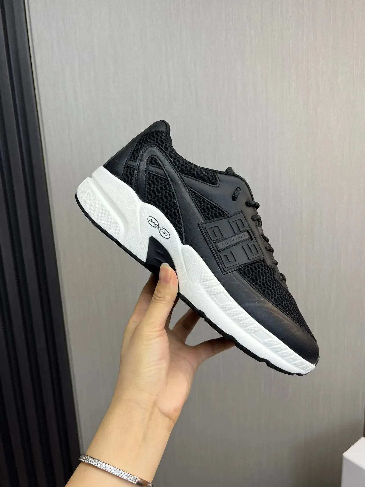 Givenchy City Sport sneakers chunky noirs maille et blancs 4