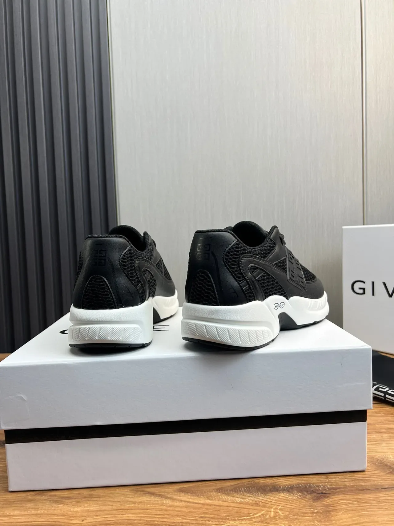 Givenchy City Sport sneakers chunky noirs maille et blancs 6