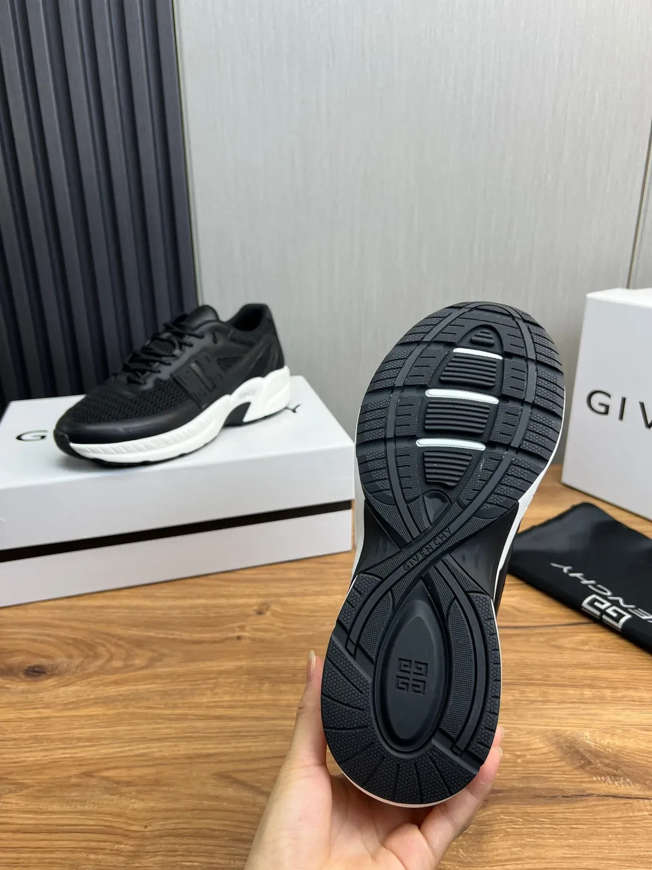 Givenchy City Sport sneakers chunky noirs maille et blancs 9