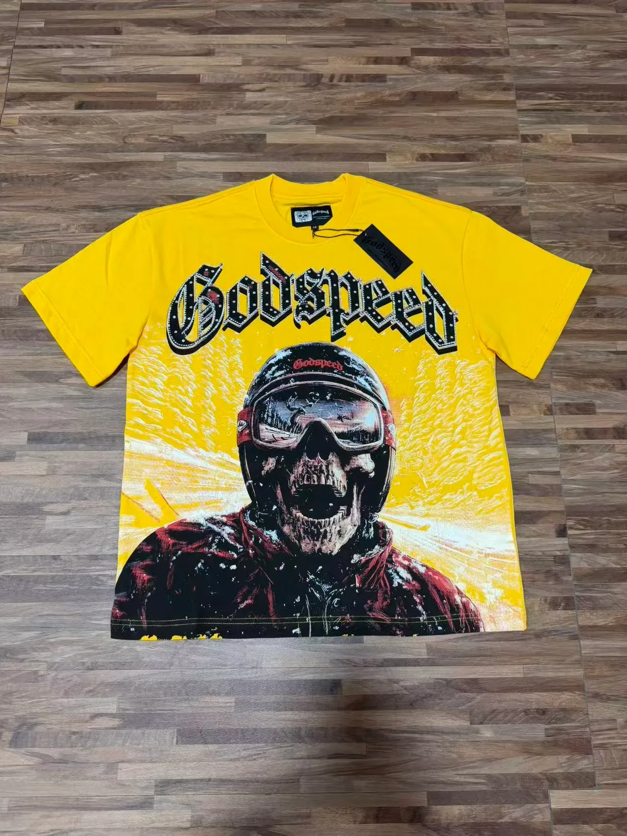 Camiseta amarela Godspeed com gráfico de capacete racer caveira 2
