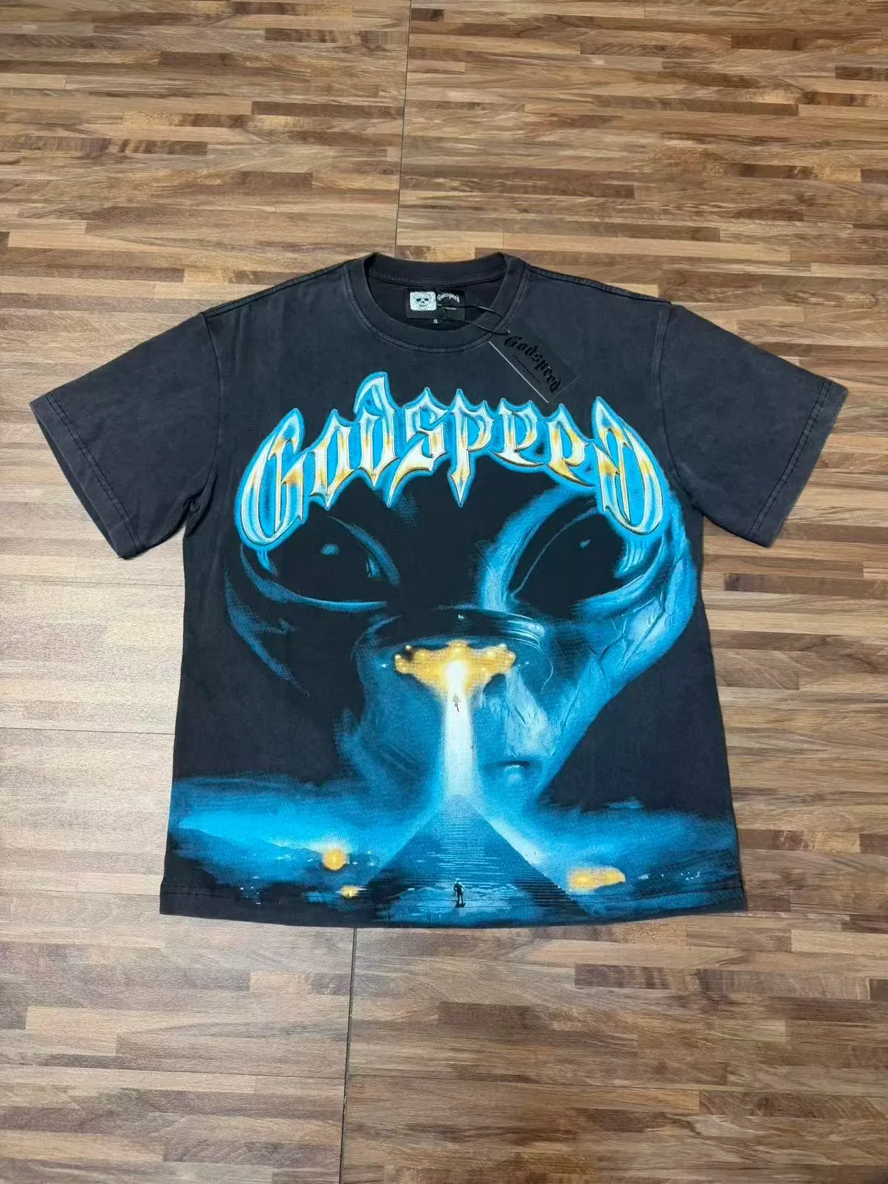 Camiseta Godspeed oversize negra con estampado gráfico 3