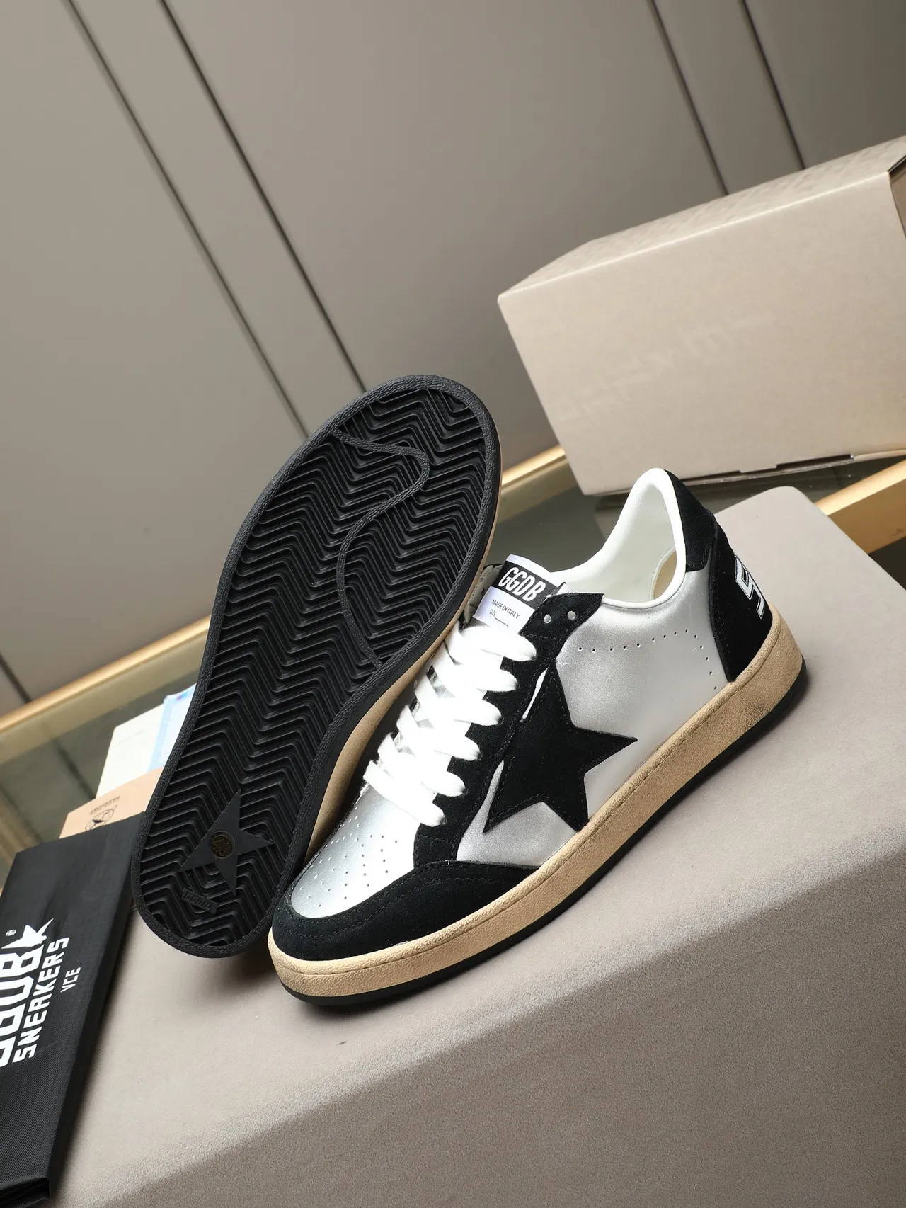 Golden Goose Ball Star Black Silver White লাইফস্টাইল স্নিকার 4