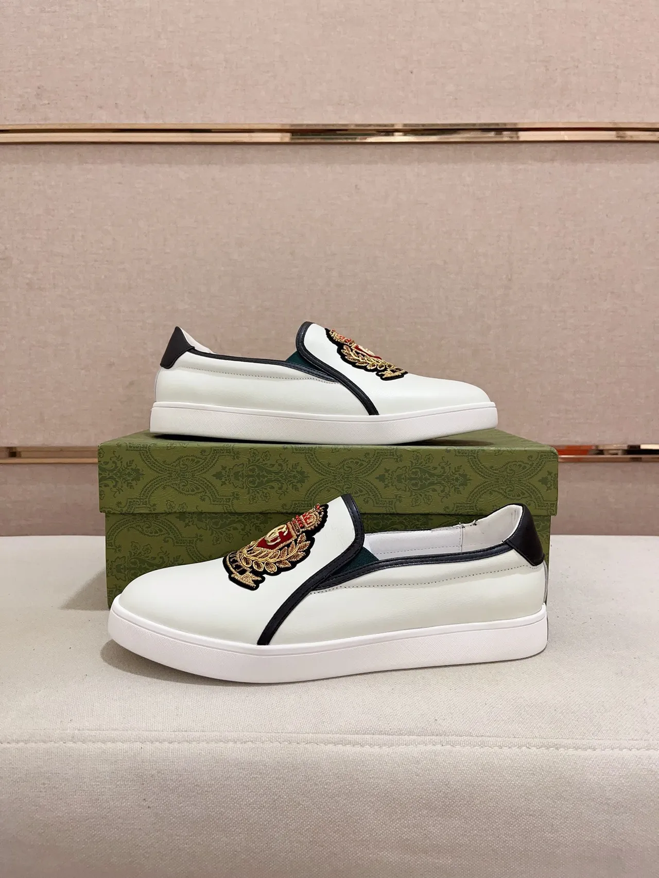 Gucci Ace White Black Embroidered Crest Slip-On Construction Loafer 7