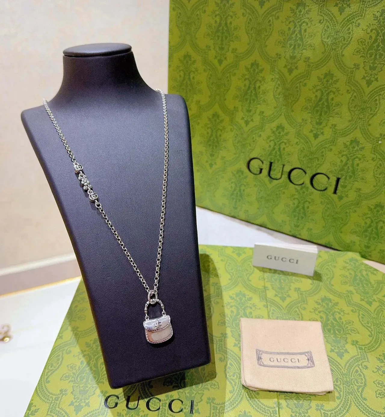 Gucci Pendentif Mini Sac à Main Chaîne Argentée Rose Bambou 9