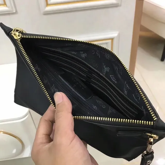Gucci কালো সোনার মতো চামড়ার মতো বাইরের GG Monogram Jacquard Flap Envelope Clutch 2