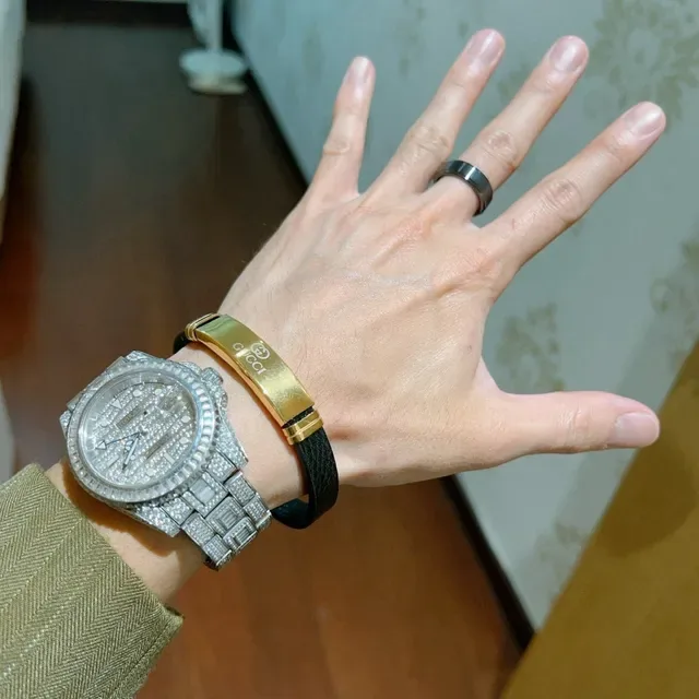 Gucci Black Leather and Gold-Tone Plaque Bracelet 2