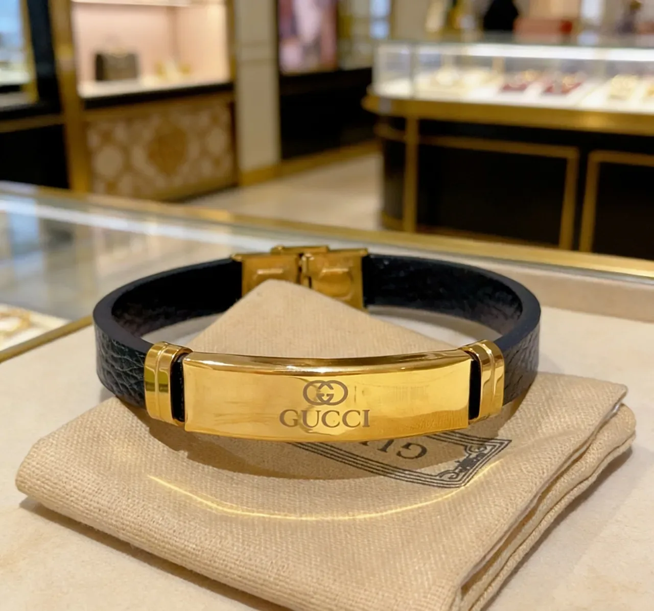 Gucci Black Leather and Gold-Tone Plaque Bracelet 4