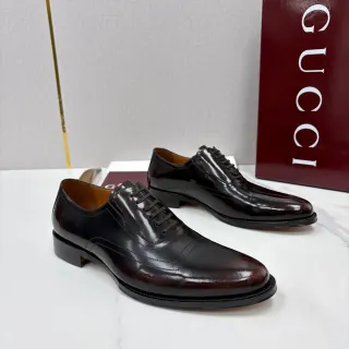 Gucci काले चमकदार कैप-टो ऑक्सफोर्ड जूते