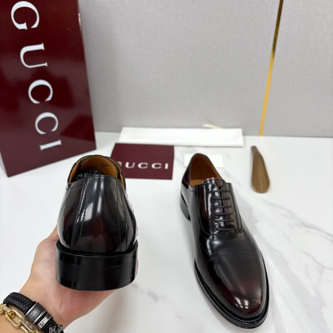 Gucci काले चमकदार कैप-टो ऑक्सफोर्ड जूते 3