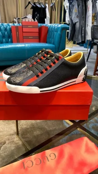 Gucci Chaussures lifestyle noir rouge tige en maille perforée matelassée GG Motif 3