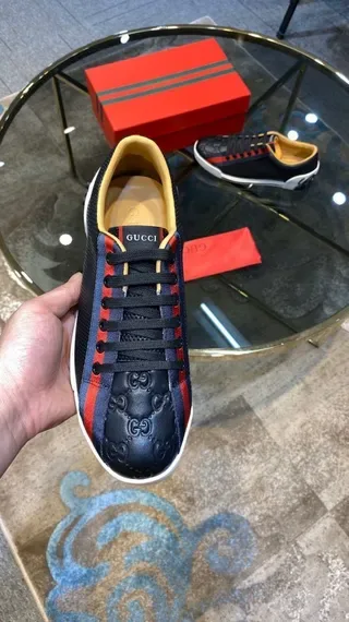 Gucci Chaussures lifestyle noir rouge tige en maille perforée matelassée GG Motif 6