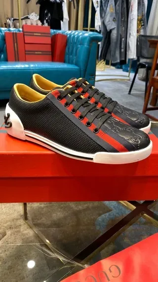 Gucci Chaussures lifestyle noir rouge tige en maille perforée matelassée GG Motif 7