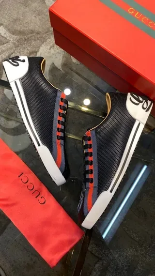 Gucci Chaussures lifestyle noir rouge tige en maille perforée matelassée GG Motif 8