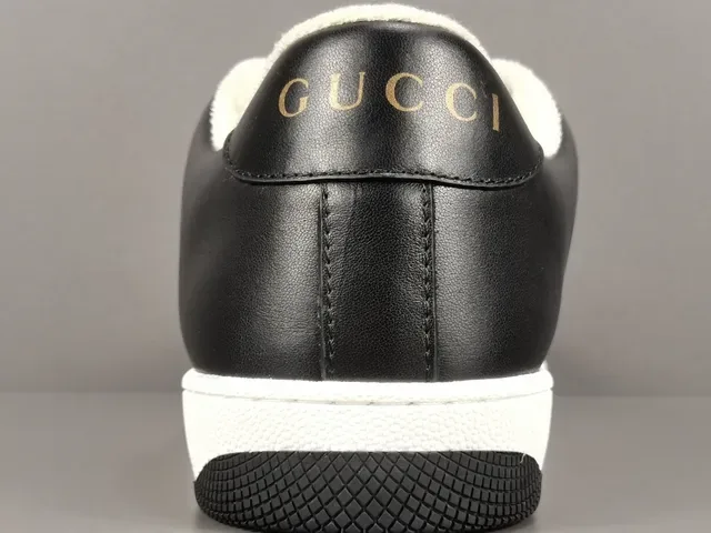 Gucci Preto e Branco Couro Perfurado Detalhe Listras Web Sneakers Lifestyle 6