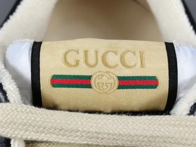 Gucci Preto e Branco Couro Perfurado Detalhe Listras Web Sneakers Lifestyle 8