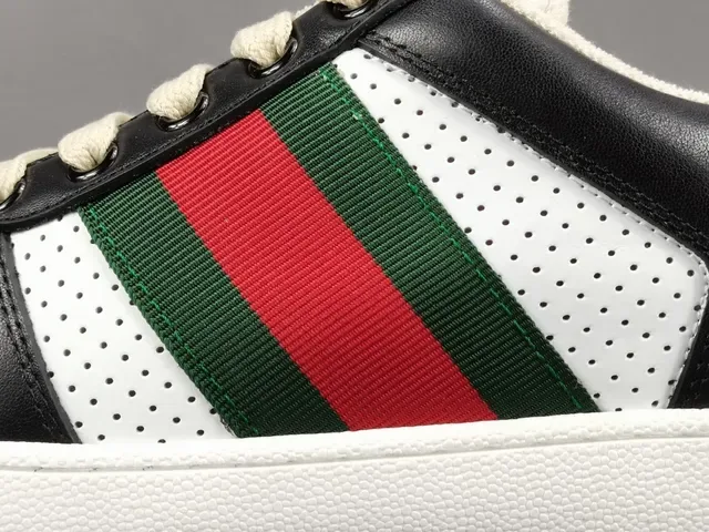 Gucci Preto e Branco Couro Perfurado Detalhe Listras Web Sneakers Lifestyle 10