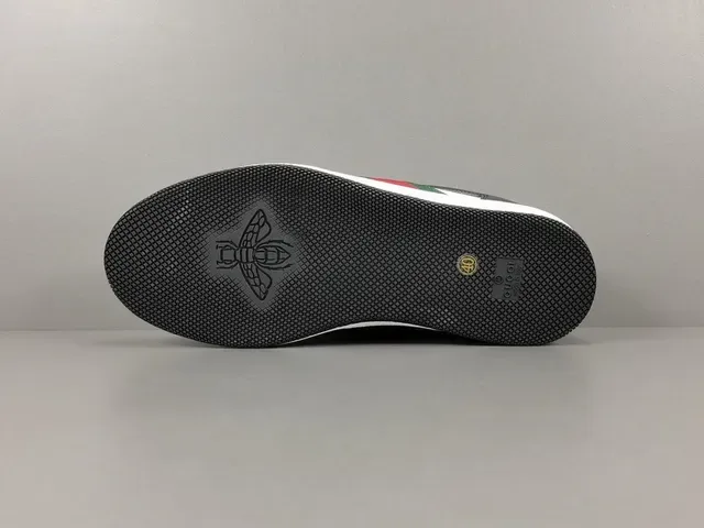 Gucci Preto e Branco Couro Perfurado Detalhe Listras Web Sneakers Lifestyle 12