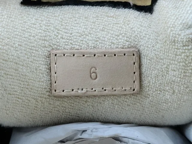 Gucci Preto e Branco Couro Perfurado Detalhe Listras Web Sneakers Lifestyle 17