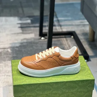 Gucci Marrón Blanco Embossado Interlocking G Logo Paneles De Cuero Perforado Zapatillas Lifestyle