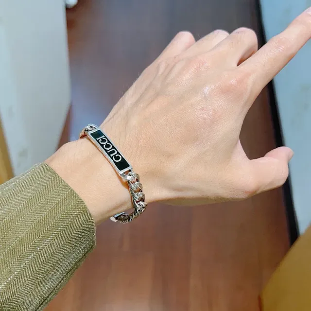 Gucci Chunky Curb Chain Enamel Logo Bracelet 2