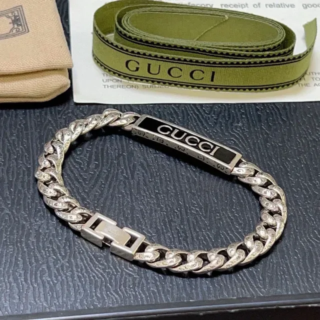 Gucci Chunky Curb Chain Enamel Logo Bracelet 3