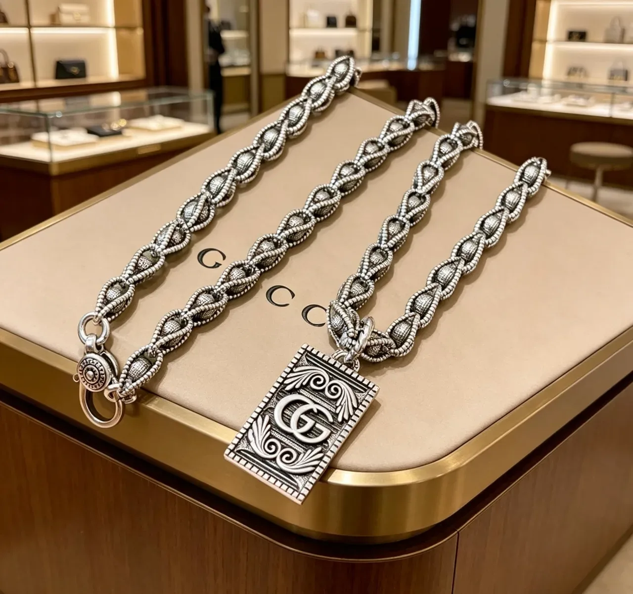 Gucci Dionysus Silver Twisted Rope-Link Chain Rectangular Engraved Pendant Necklace 8