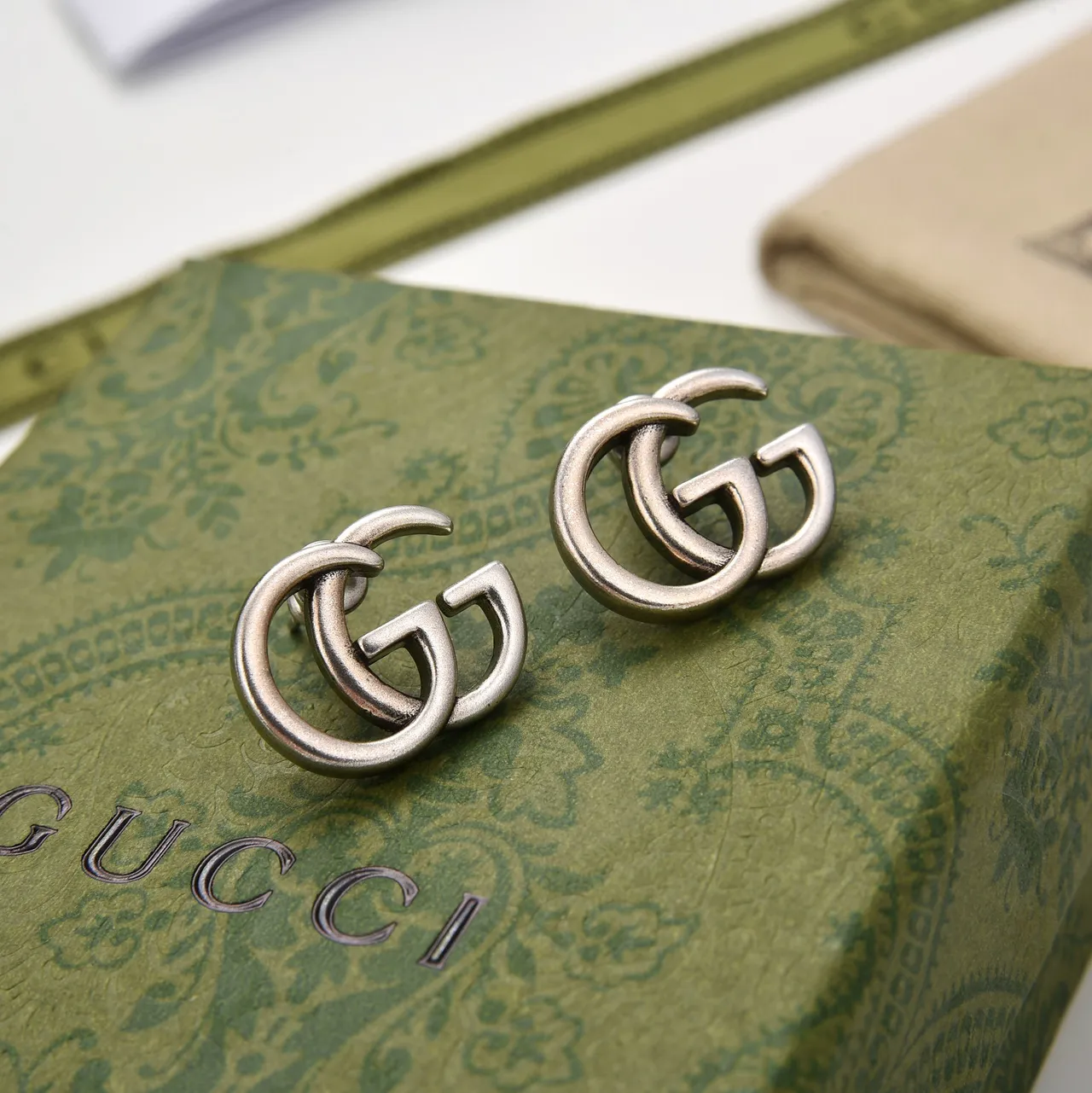Gucci Double G Interlocking Logo Silver-Tone Pendientes de perno 3