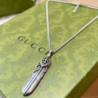Gucci পালক রূপালি পেন্ডেন্ট হার