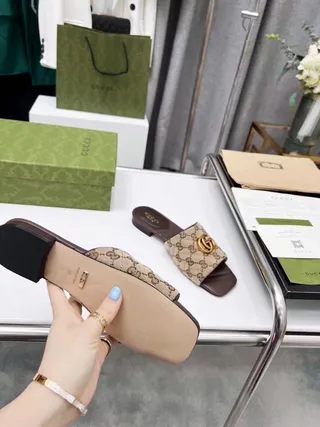 Gucci GG Marmont Beige et Marron Monogramme Toile Sandales à Glissière 5