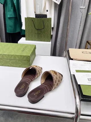 Gucci GG Marmont Beige et Marron Monogramme Toile Sandales à Glissière 7