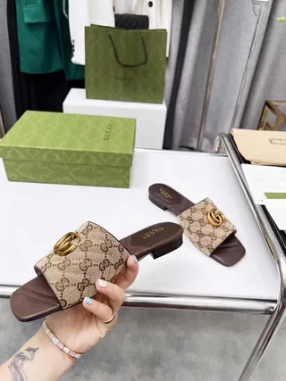 Gucci GG Marmont Beige et Marron Monogramme Toile Sandales à Glissière 8