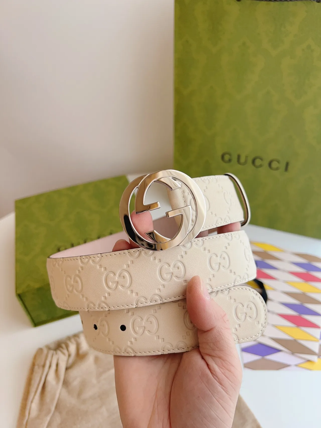 Gucci GG Marmont Cinturão de couro com monograma embossado 3
