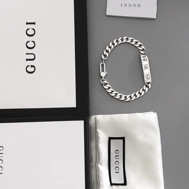 Gucci GG Marmont منحور سلسلة كيرب-لينك فضي سوار 8