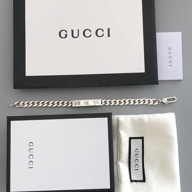 Gucci GG Marmont منحور سلسلة كيرب-لينك فضي سوار 9