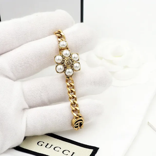 Colar Gucci GG Marmont Corrente Curb Dourada Branca Chunky com Links de Logo 2
