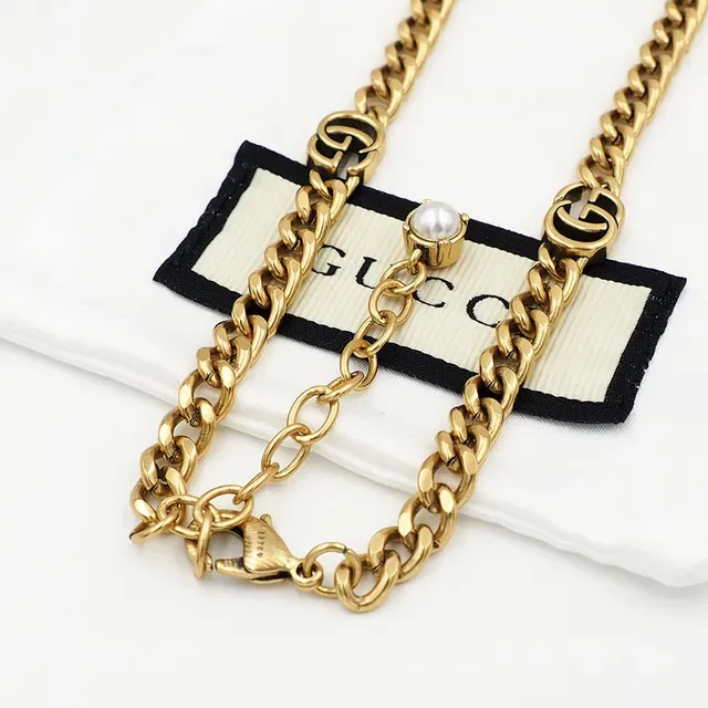 Colar Gucci GG Marmont Corrente Curb Dourada Branca Chunky com Links de Logo 3