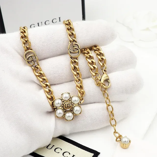 Colar Gucci GG Marmont Corrente Curb Dourada Branca Chunky com Links de Logo 5