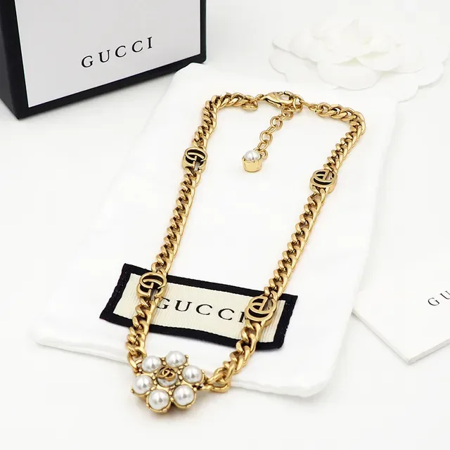 Colar Gucci GG Marmont Corrente Curb Dourada Branca Chunky com Links de Logo 8