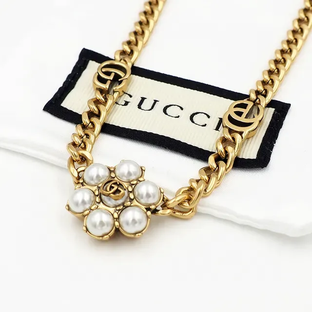 Colar Gucci GG Marmont Corrente Curb Dourada Branca Chunky com Links de Logo 9