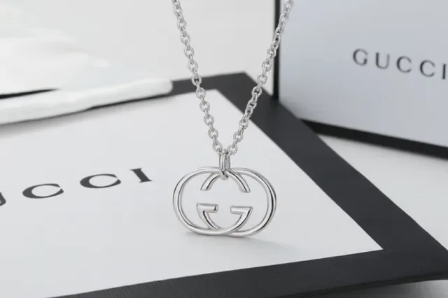 Gucci GG Marmont Interlocking Double G Collier argenté 4